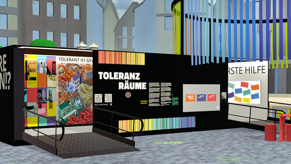Eingang der Ausstellung mit animiertem Fähnchenring und Kreide-Details – ToleranzRäumeVR-Anwendung © GamesLab und ZIM der Universität Paderborn Eingang der Ausstellung mit animiertem Fähnchenring und Kreide-Details – ToleranRäume VR Anwendung © GamesLab und ZIM der Universität Paderborn